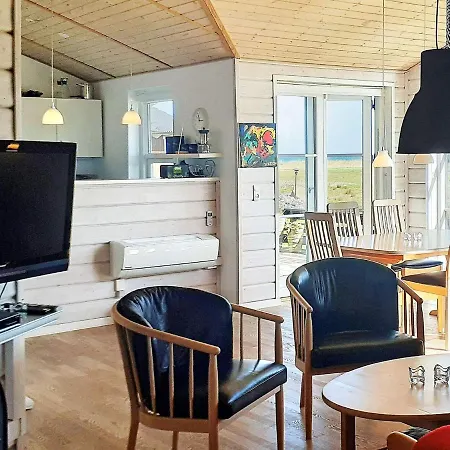 6 Person Holiday In *